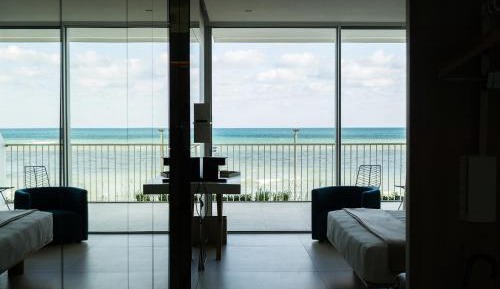 Large Deluxe with Sea View