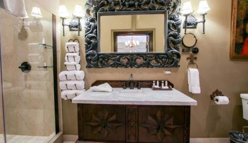 Luxury King Suite
