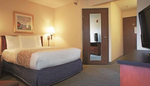 1 Double Bed, Mobility/Hearing Accessible Room, Bathtub w/Grab Bars, Non-Smoking
