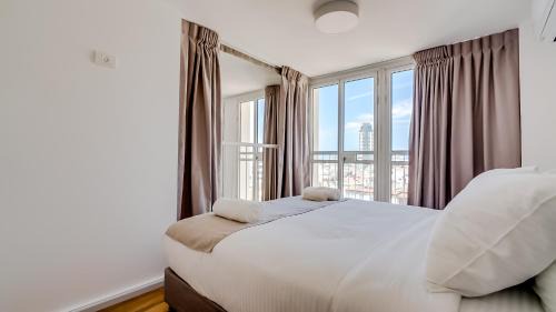 Superior One Bedroom Duplex Apartment - Sea View 