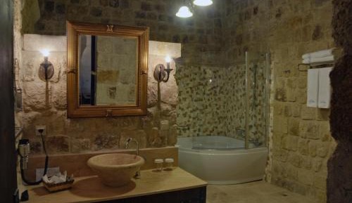 Honeymoon Cave Suite