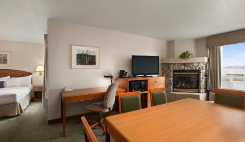 Deluxe King Suite