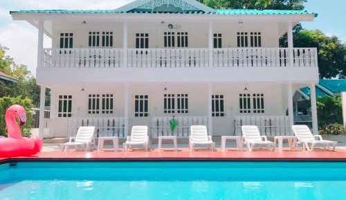 Queen Room with Pool View