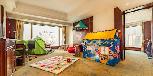 Super Wings-themed Suite