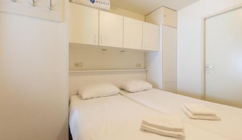 Family Room (2 Adults + 2 Children)