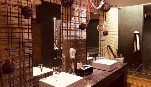 Queen Room with Spa Bath