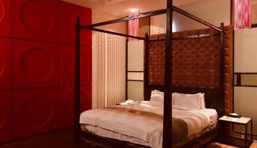 Queen Room with Spa Bath