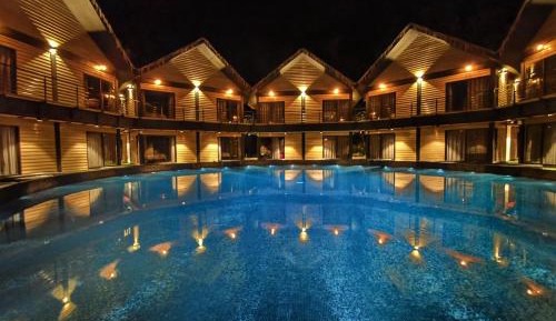 Deluxe King Pool View