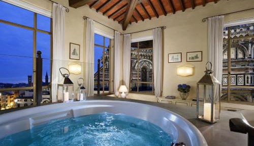 Deluxe Suite with Spa Bath