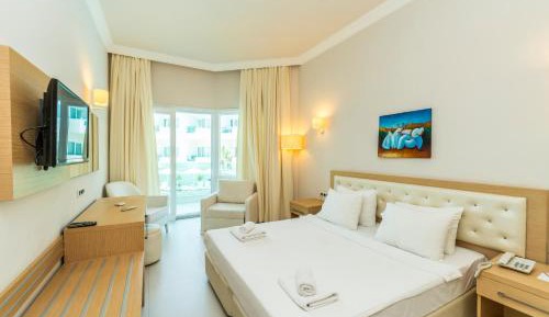 Standard Triple Room with Sea View