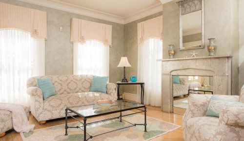 Queen Suite with Spa Bath - 5