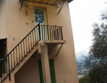 Apartment with Mountain View