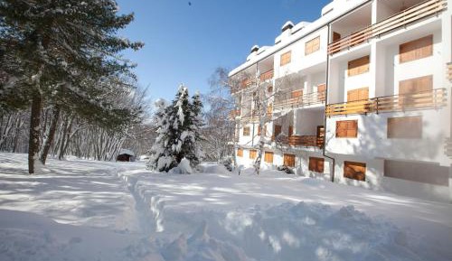 Apartment with Mountain View