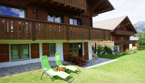 Apartment with Mountain View