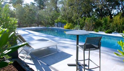 Apartment with Pool View 