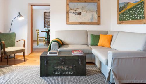 Apartment with Mountain View