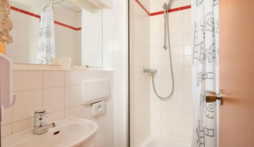 King Suite - Non-Smoking