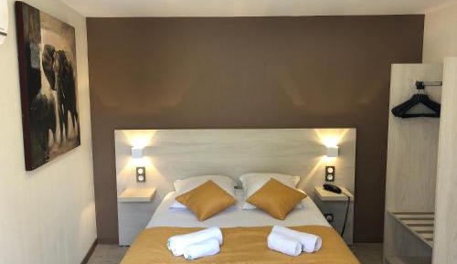 Double Room Patio - Pool Side