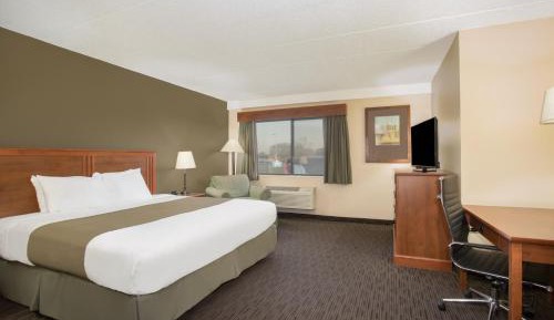 King Suite - Non-Smoking