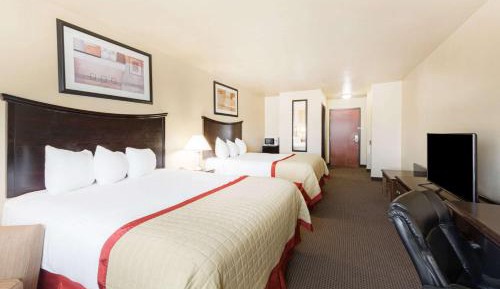 Deluxe Queen Room with Two Queen Beds - Non-Smoking