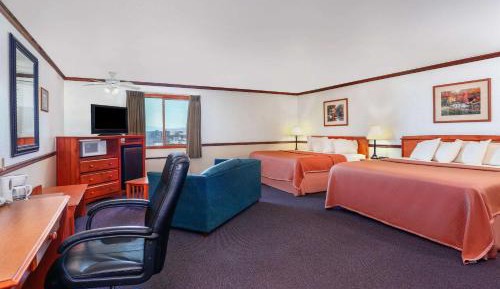 Queen Room with Two Queen Beds - Non-Smoking