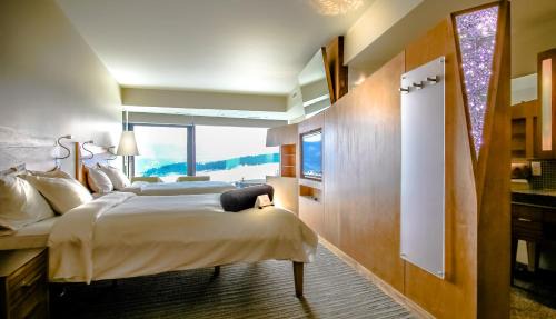 Deluxe Queen Room with Two Queen Beds with Mountain View