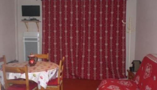 Apartment with Mountain View