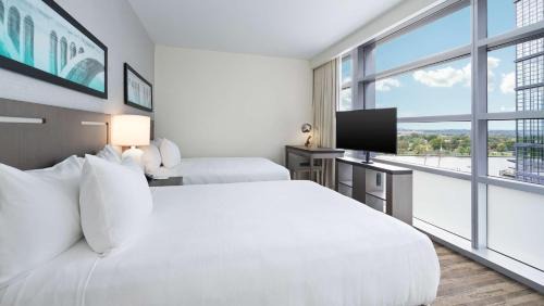 One-Bedroom Suite with Two Queen Beds and River View