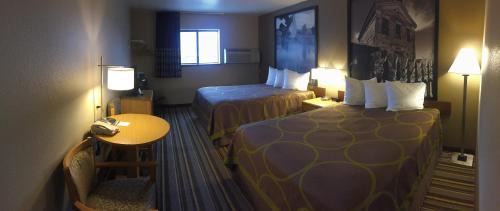 Queen Room with Two Queen Beds - Pet Friendly