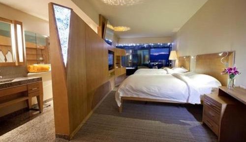 Deluxe Queen Room with Two Queen Beds - Lake View