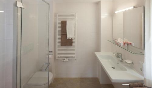 Apartment with Mountain View