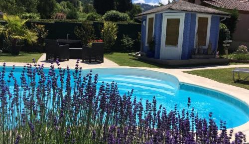 Apartment with Pool View 