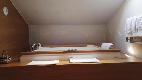 Superior Double Room with Spa Bath - Split Level