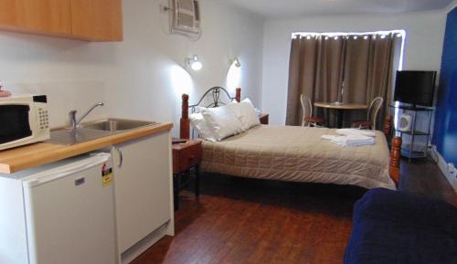 Motel Unit with External Bathroom
