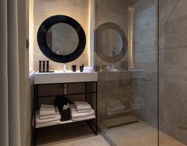 One-Bedroom Suite Le Charmeur