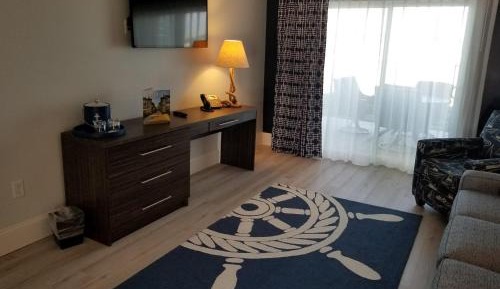 Queen Suite with Two Queen Beds & Marina View – Non-Smoking