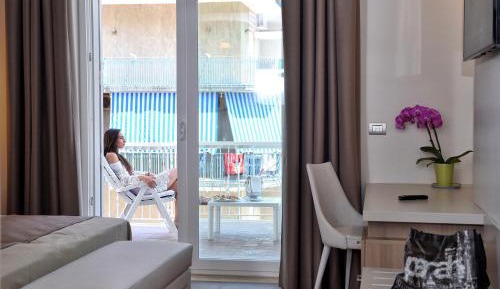 Deluxe Double or Twin Room with Spa Bath - Free Beach Access 