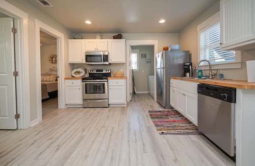 Rockport Cottage | Seaside Retreat - family friendly with community pool!