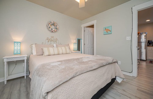 Rockport Cottage | Seaside Retreat - family friendly with community pool!