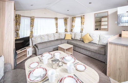 Burnham-on-Sea Ski Chalet | 1 bedroom accommodation in Burnham-on-Sea