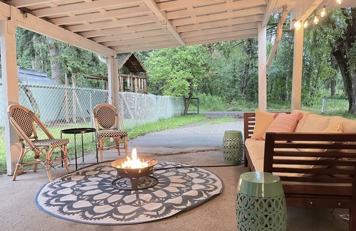Prince George House | King Beds on In-Town Greenbelt!