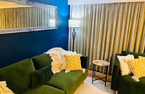 Invercargill House | Relax at Rosedale Retreat or Stroll in the Private Garden