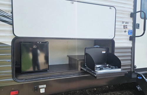 Taylor House | Rv close to samsung plant. 13 minutes. All include.