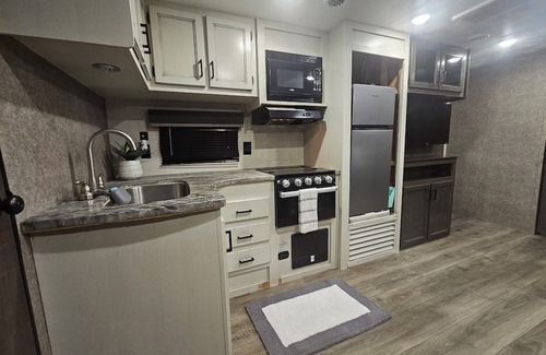 Taylor House | Rv close to samsung plant. 13 minutes. All include.