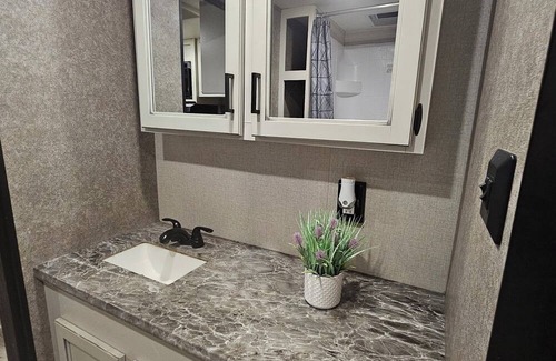 Taylor House | Rv close to samsung plant. 13 minutes. All include.