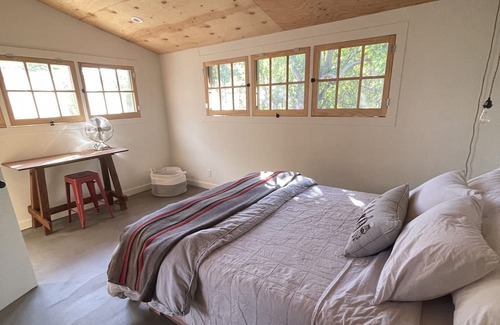 Ojai House | Spacious and modern Ojai barn in the middle of an orange grove
