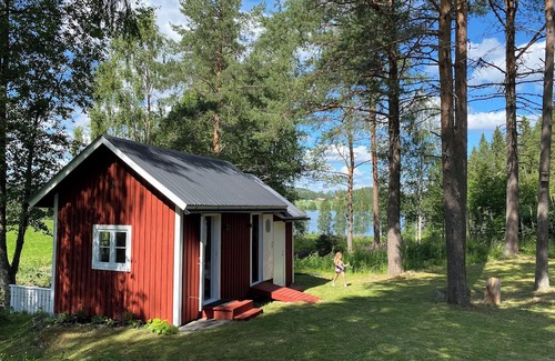 Gallo Cottage | Cozy escape in serene Jämtland, near Gällö and Revsundssjön Lake. Nature retreat