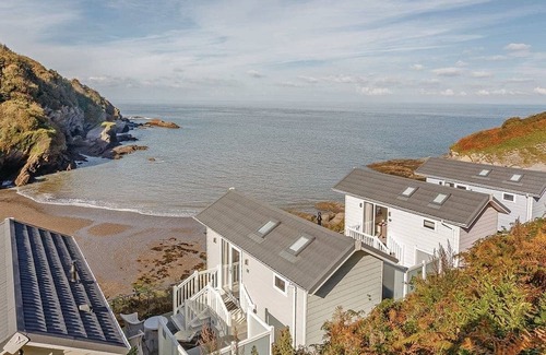 Hele Cabin | 1 bedroom accommodation in Hele Bay, Ilfracombe