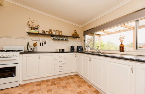 St Leonards Cottage | Wattletree Inn-peaceful, pet friendly cottage with 3 bedroom, 2 bathrooms