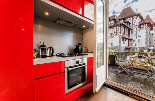 Behobie Apartment | LIGHTHOUSE . KEYWEEK. Apartment Biarritz